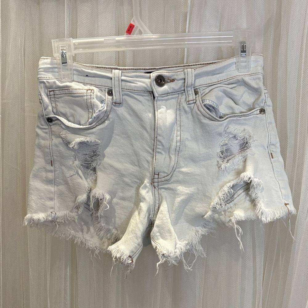 🔥4/$20 Kendall & Kylie Distressed White Jean Shorts🔥